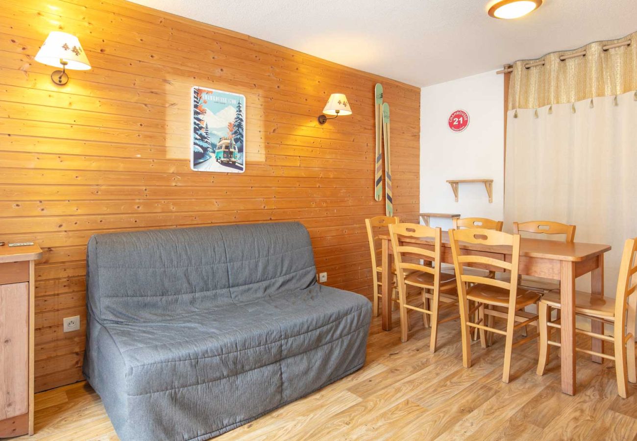 Apartment in Chamrousse - Large 6-person studio near the slopes