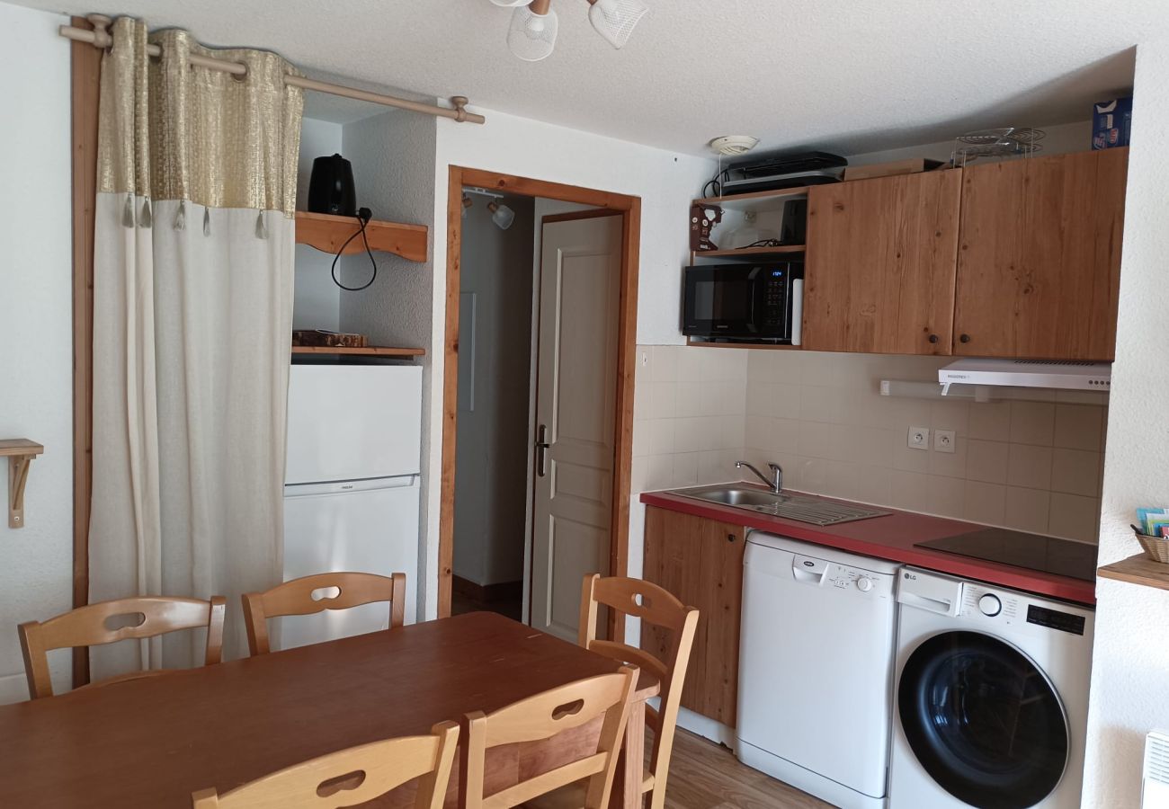 Apartment in Chamrousse - Large 6-person studio near the slopes
