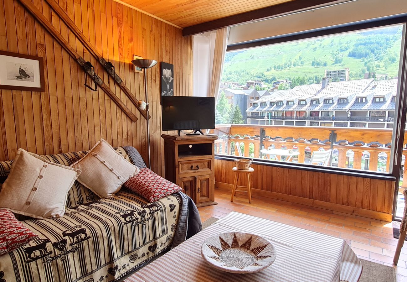 Apartment in Les Deux Alpes - 6-pers mountain-style apt with slopes view