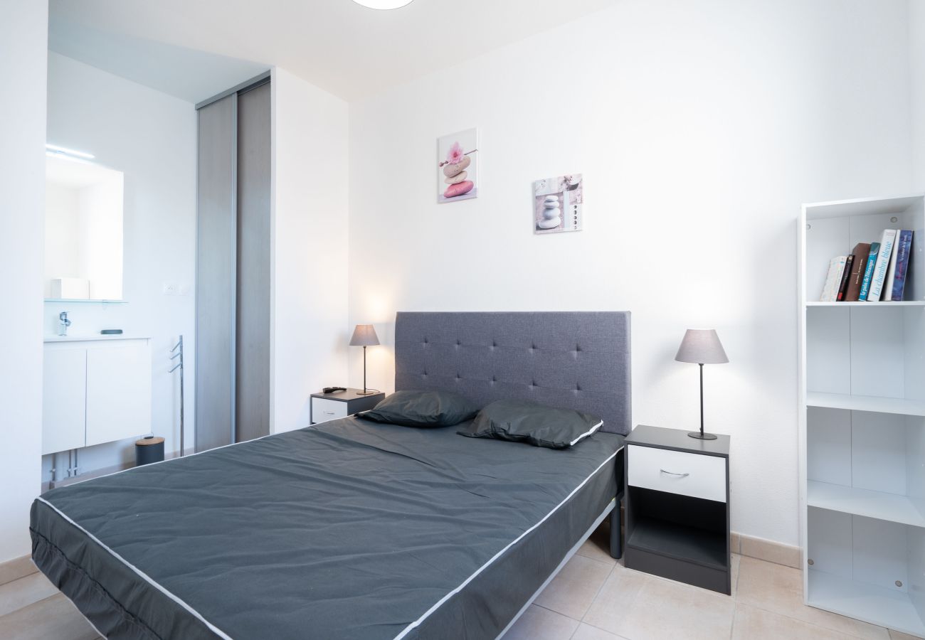 Villa in Sérignan - Charming villa for 8 people with garden