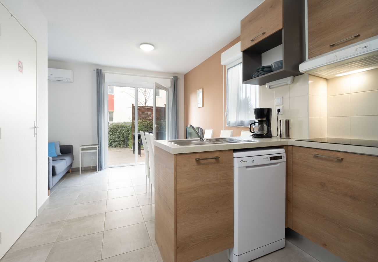 Villa in Sérignan - Air-conditioned villa for 6 with garden
