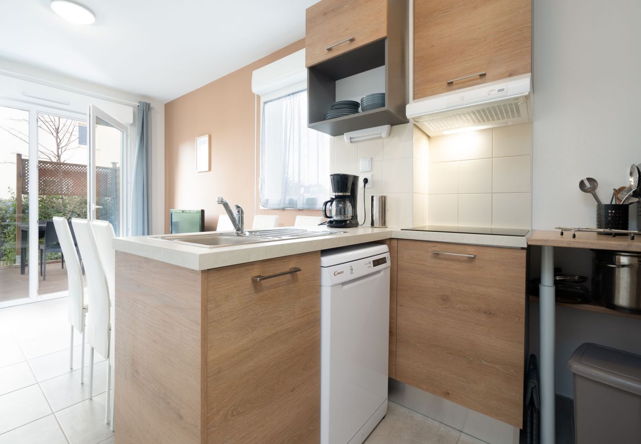 Villa in Sérignan - Air-conditioned villa for 6 with garden