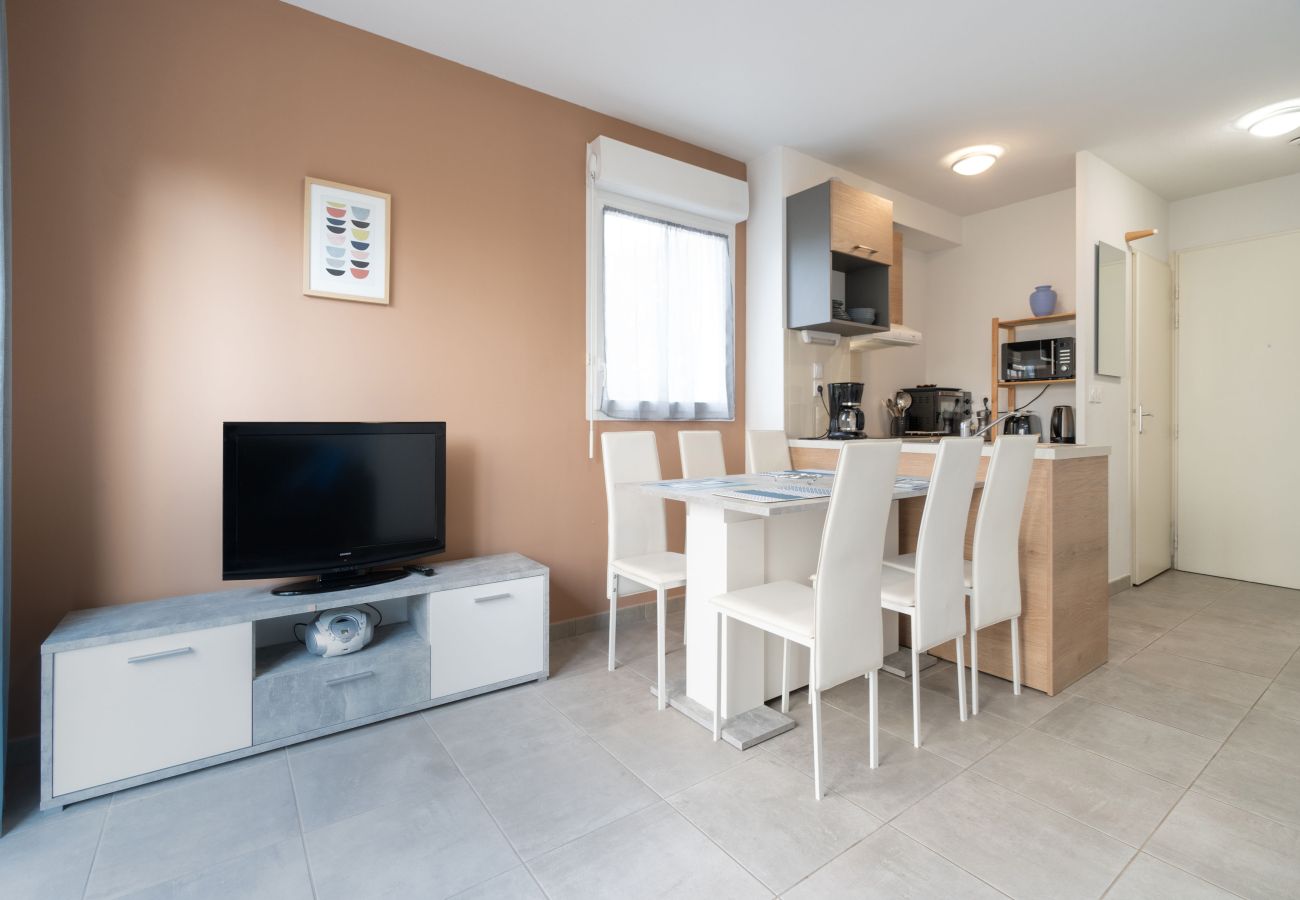 Villa in Sérignan - Air-conditioned villa for 6 with garden