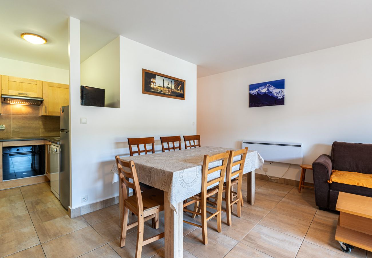 Apartment in Morillon - Beautiful ski in ski out apartment for 8 people