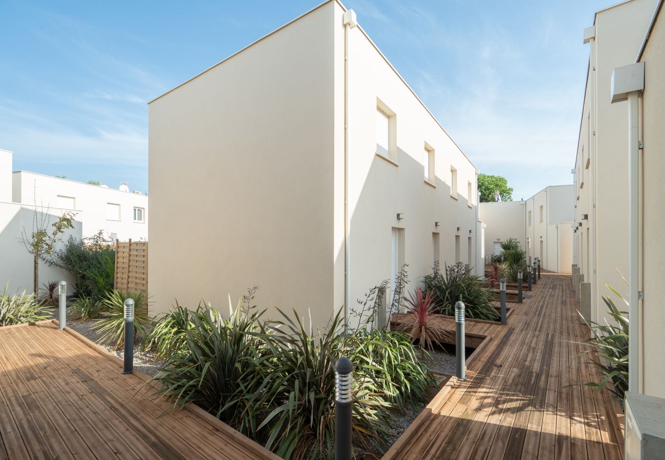 Villa in Sérignan - Air-conditioned villa for 6 pers with garden and swimming pool
