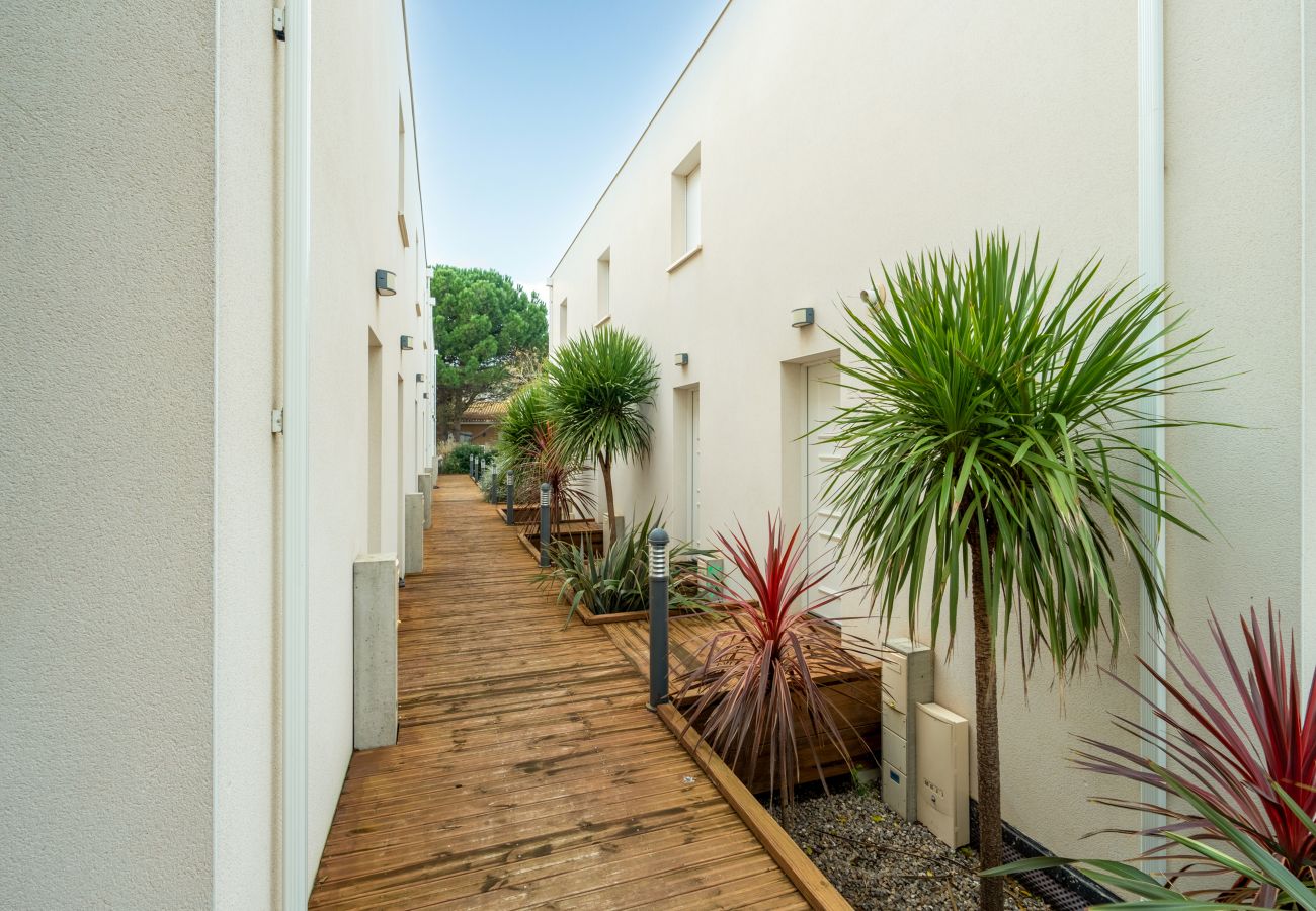 Villa in Sérignan - Nice Villa with garden for 4 pers near the beach