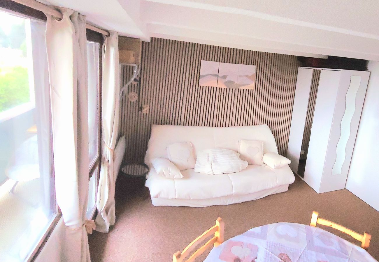 Studio in Chamrousse - Bright apartment for 5 ppl, balcony, close to the slopes