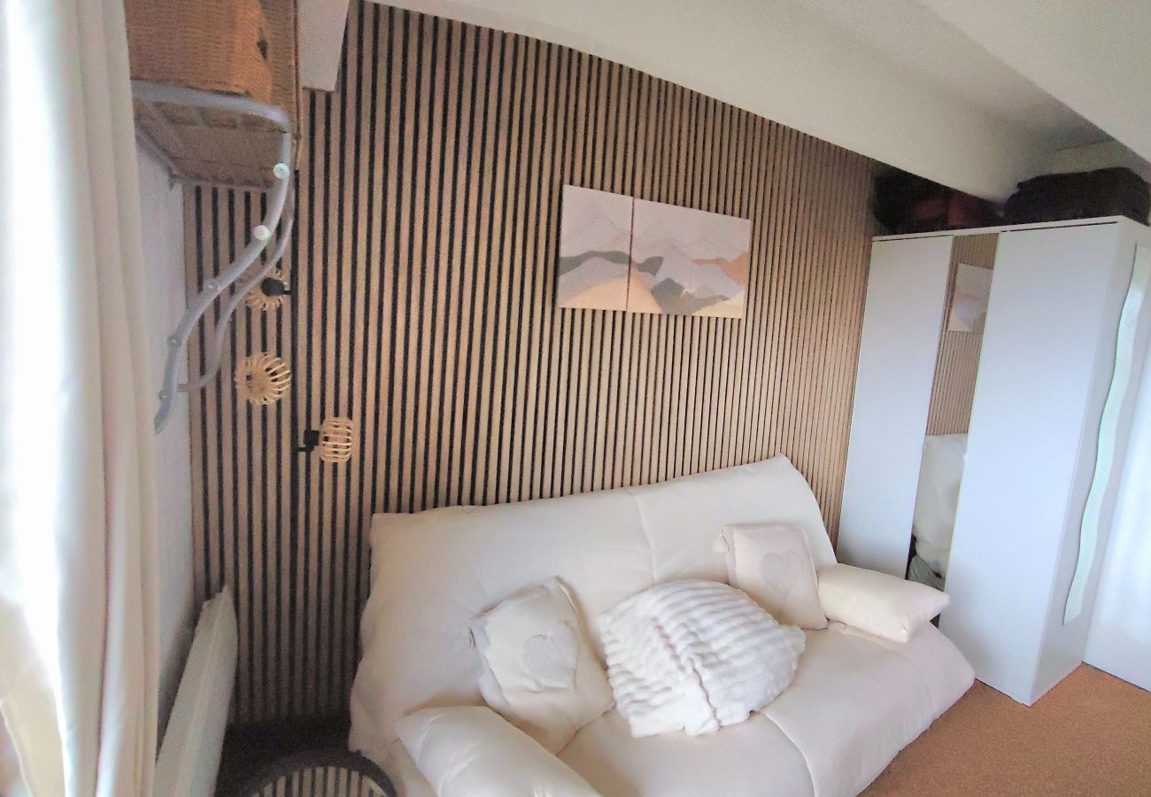 Studio in Chamrousse - Bright apartment for 5 ppl, balcony, close to the slopes