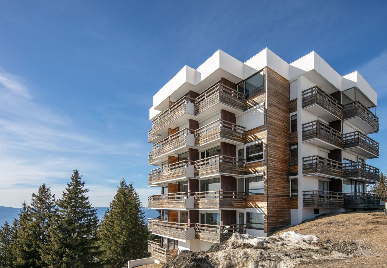 Apartment in Chamrousse - At the foot of the pistes Ground floor apt for 8 pers