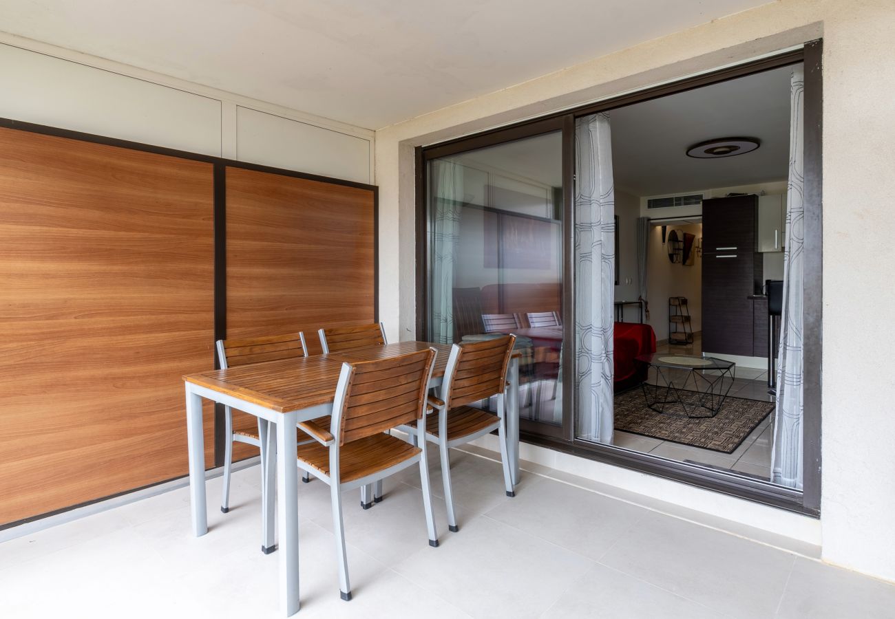 Apartment in Mandelieu-la-Napoule - Nice Apt with garden for 4 pers