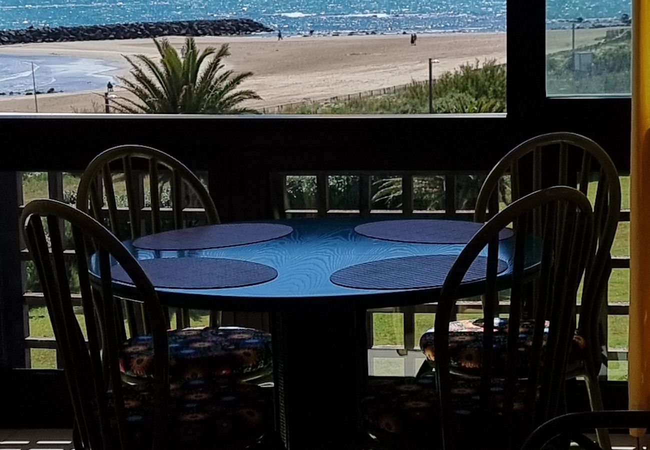 Apartment in Agde - Beachfront apartment for 4 people with sea view