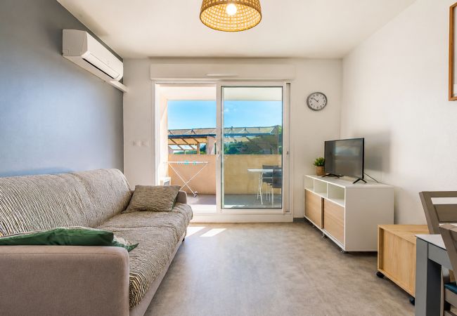 Apartment in Sérignan - Air-conditioned apartment with a pool and a beach 450 meters away