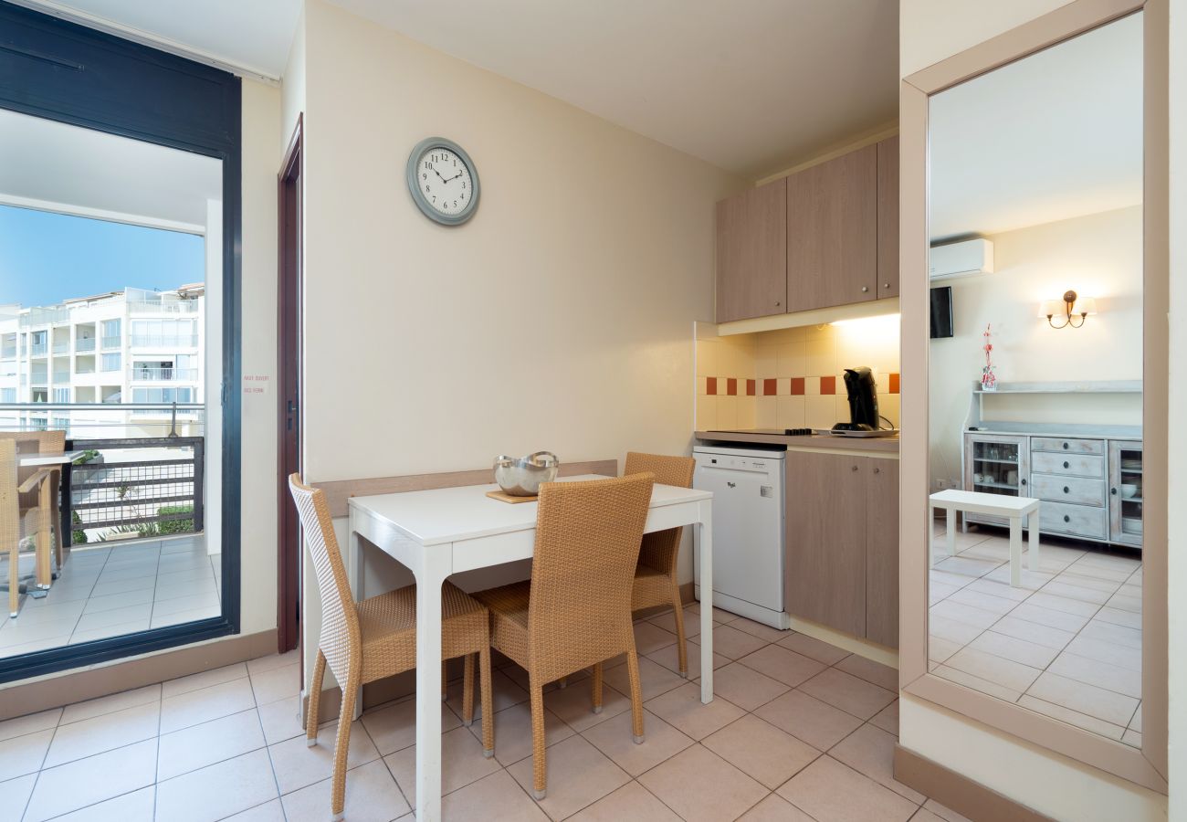 Apartment in Agde - Air-conditioned apt 4 pers sea view
