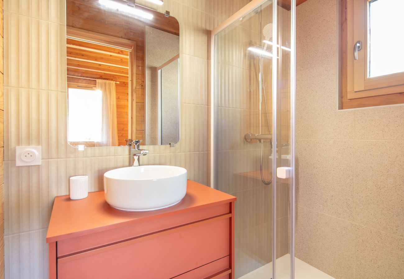 Chalet in Saint-Jean-d´Arves - Detached chalet, terrace, mountain view