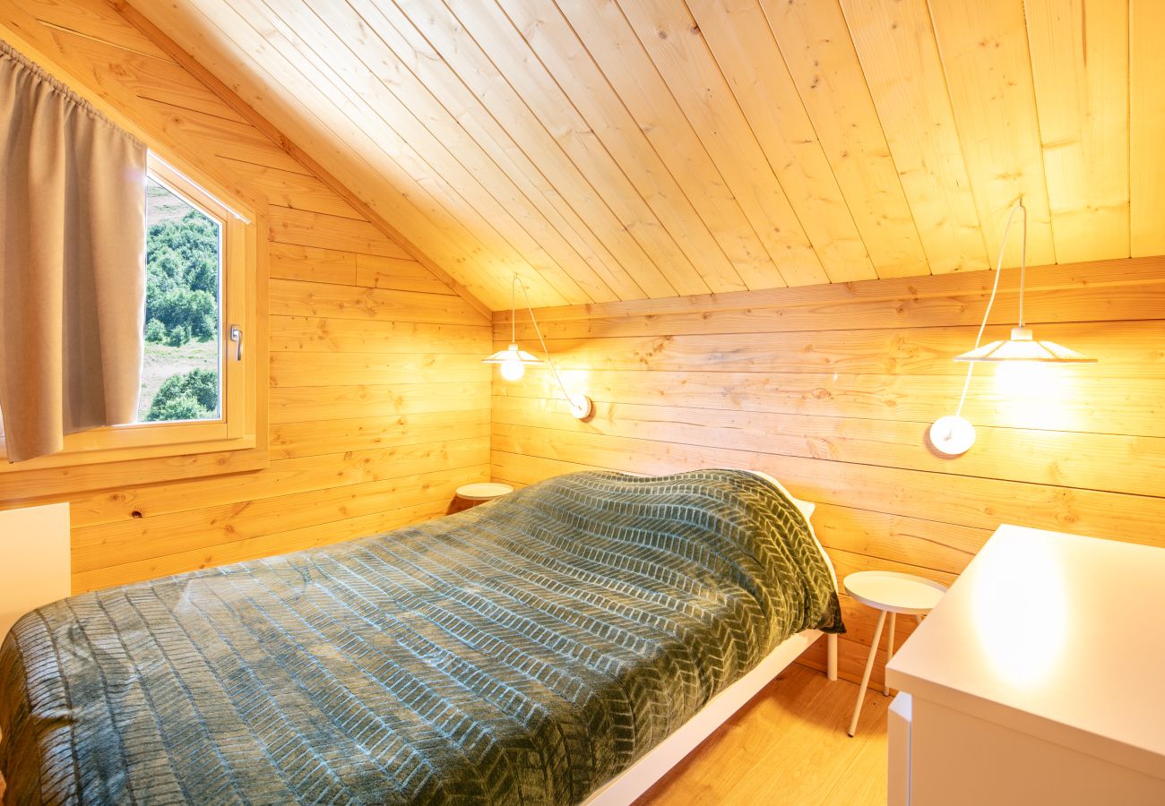 Chalet in Saint-Jean-d´Arves - Detached chalet, terrace, mountain view