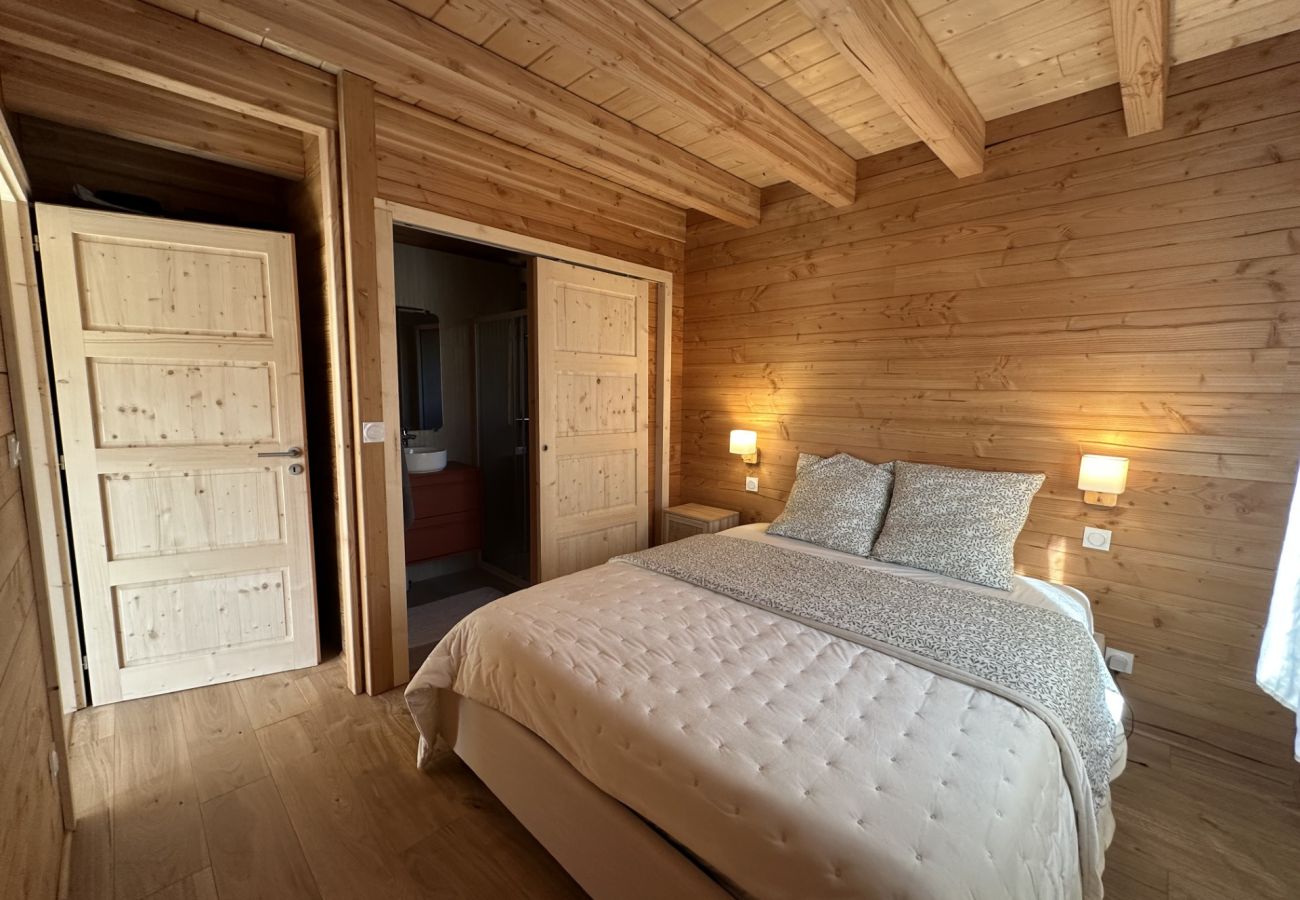 Chalet in Saint-Jean-d´Arves - Detached chalet, terrace, mountain view