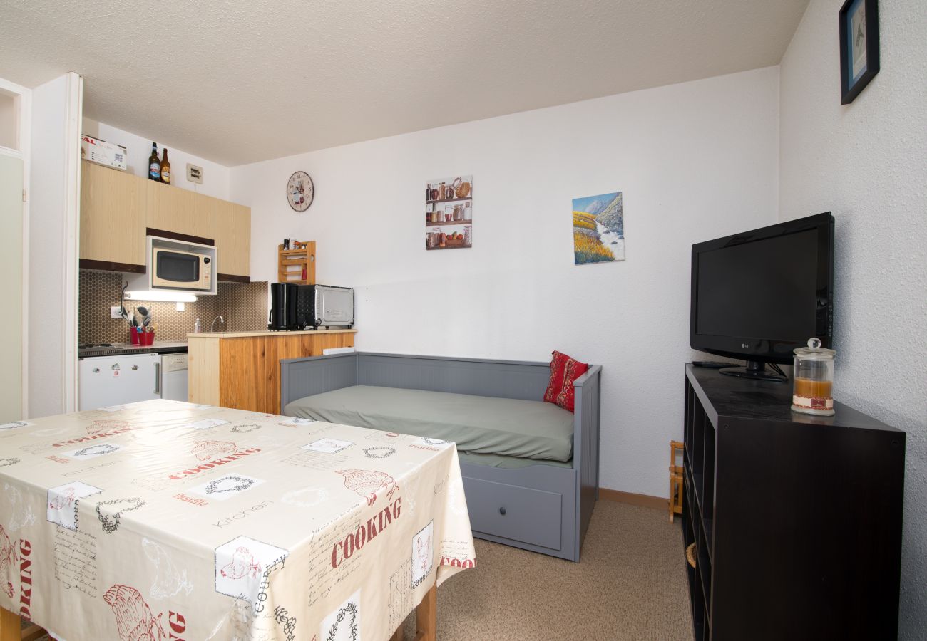 Studio in Allos - Charming cabin studio, sleeps 4/6, in the mountains