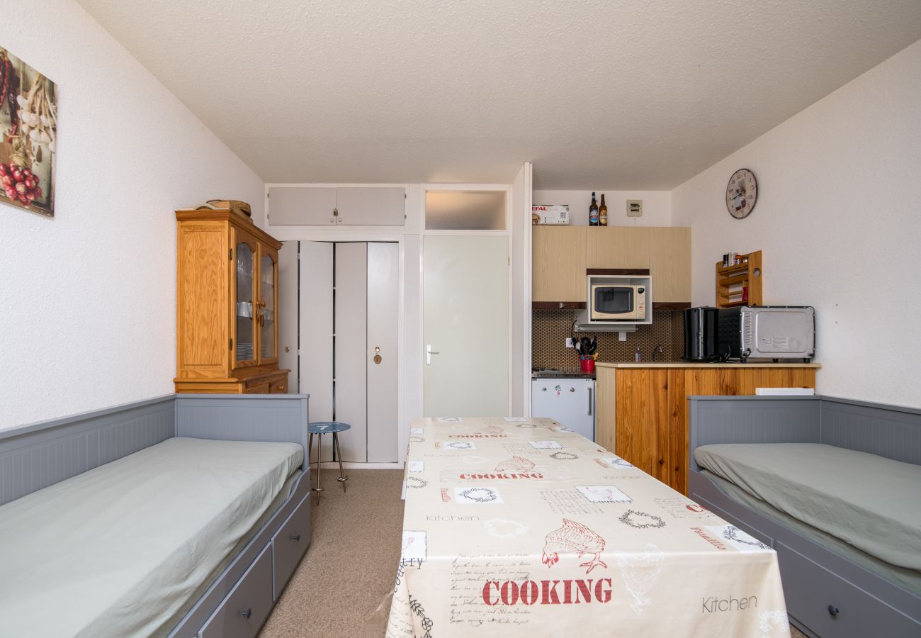 Studio in Allos - Charming cabin studio, sleeps 4/6, in the mountains
