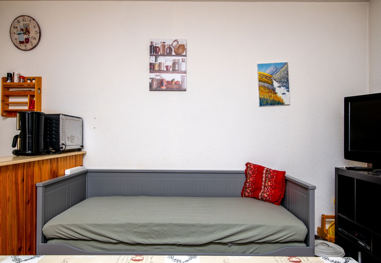 Studio in Allos - Charming cabin studio, sleeps 4/6, in the mountains