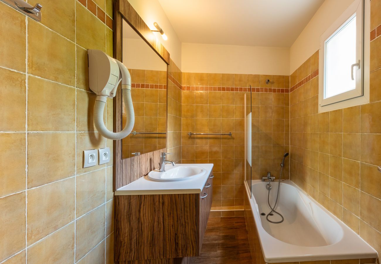 Apartment in Callian - Nice Apt 8 pers with pool view