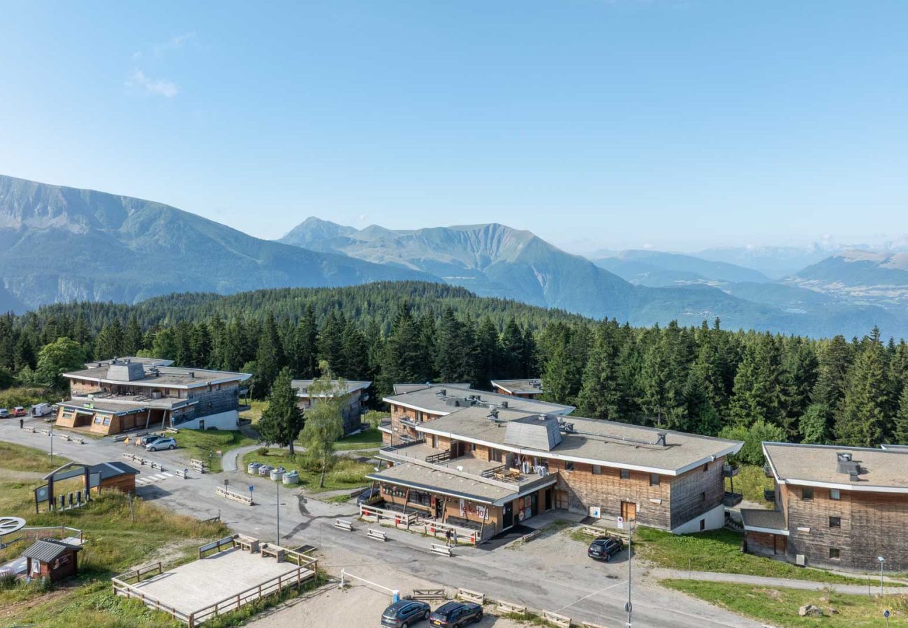 Apartment in Chamrousse - Nice Apt for 6Pers Ski-in Ski-out