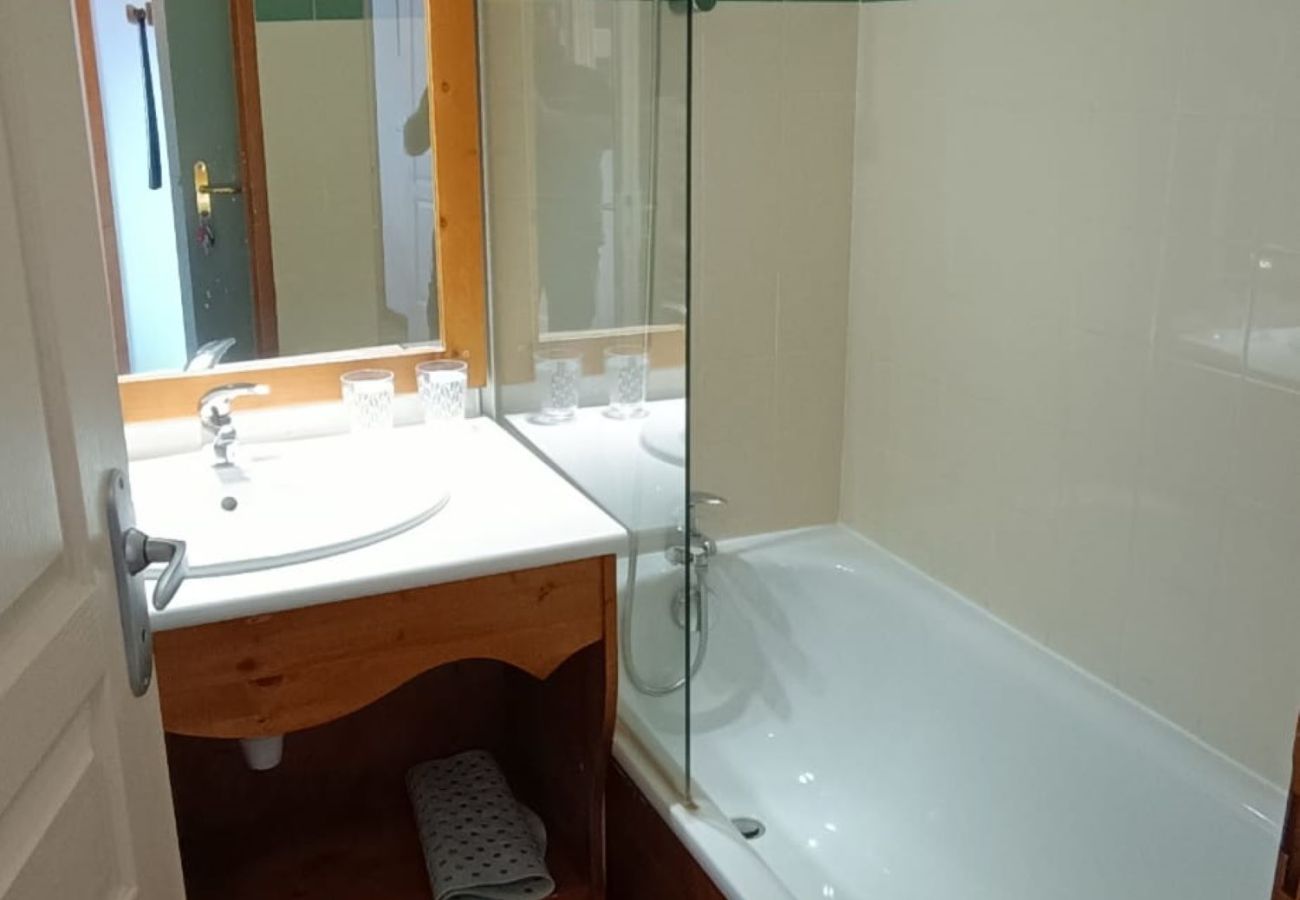 Apartment in Chamrousse - Nice Apt for 6Pers Ski-in Ski-out