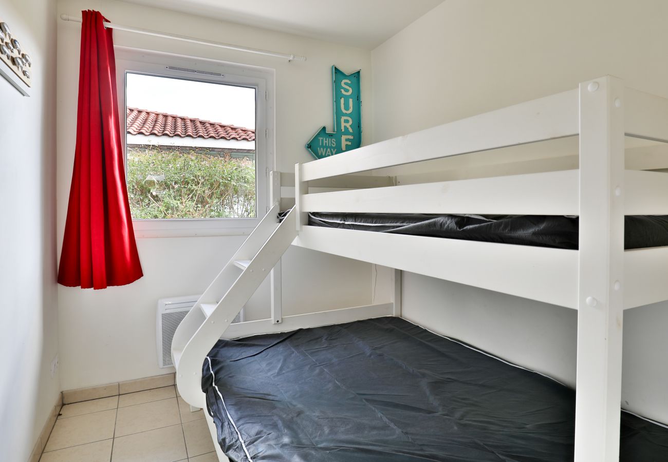 Villa in Parentis-en-Born - Lovely bright villa for 8 people