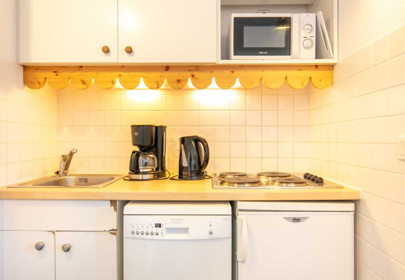 Studio in Risoul - Charming studio apartment with balcony, sleeps 4, mountain view