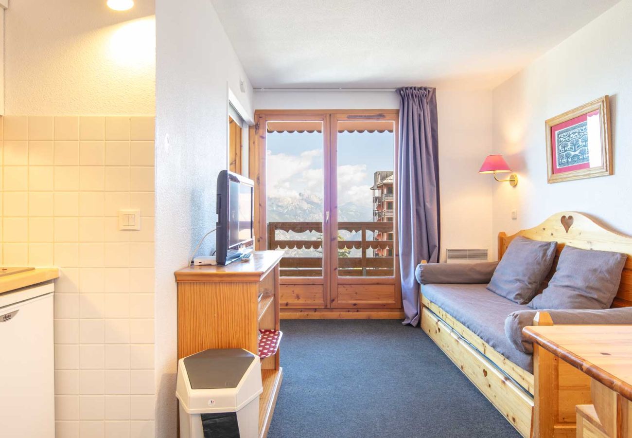 Studio in Risoul - Charming studio apartment with balcony, sleeps 4, mountain view