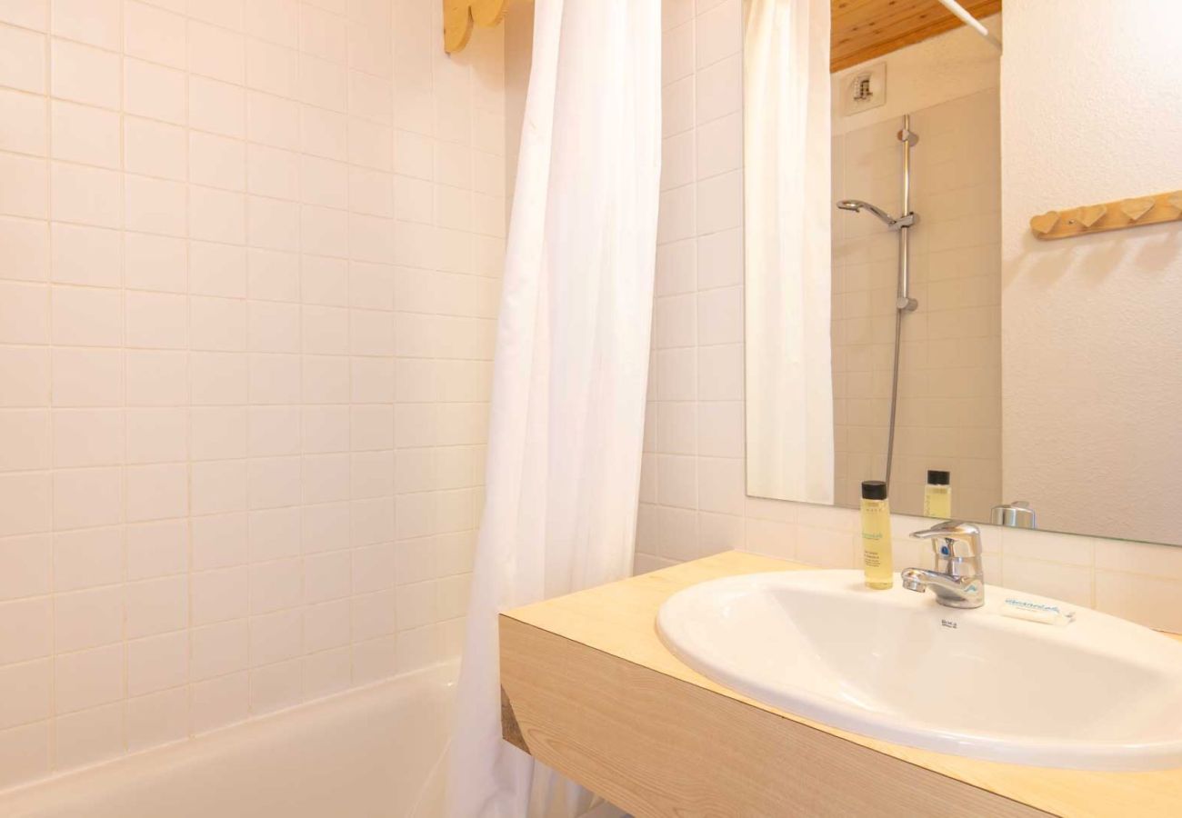 Studio in Risoul - Charming studio apartment with balcony, sleeps 4, mountain view