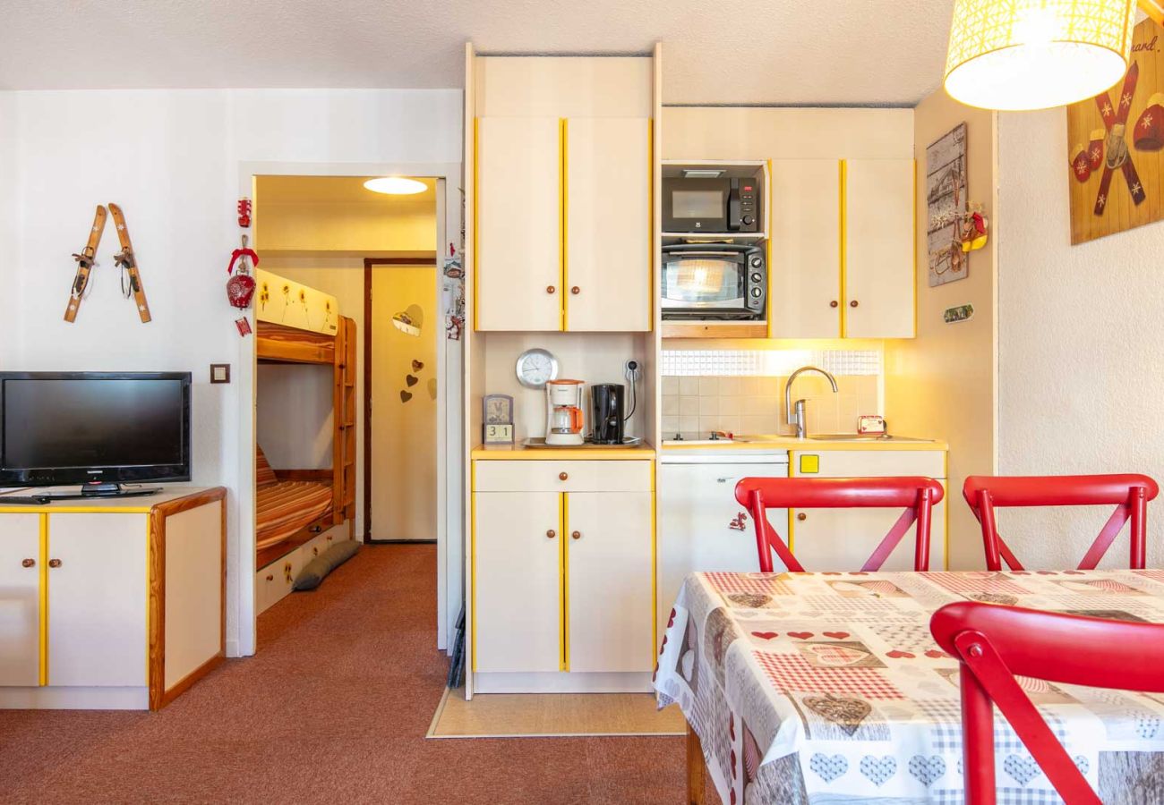 Studio in Villard-de-Lans - Studio cabin, sleeps 4, balcony