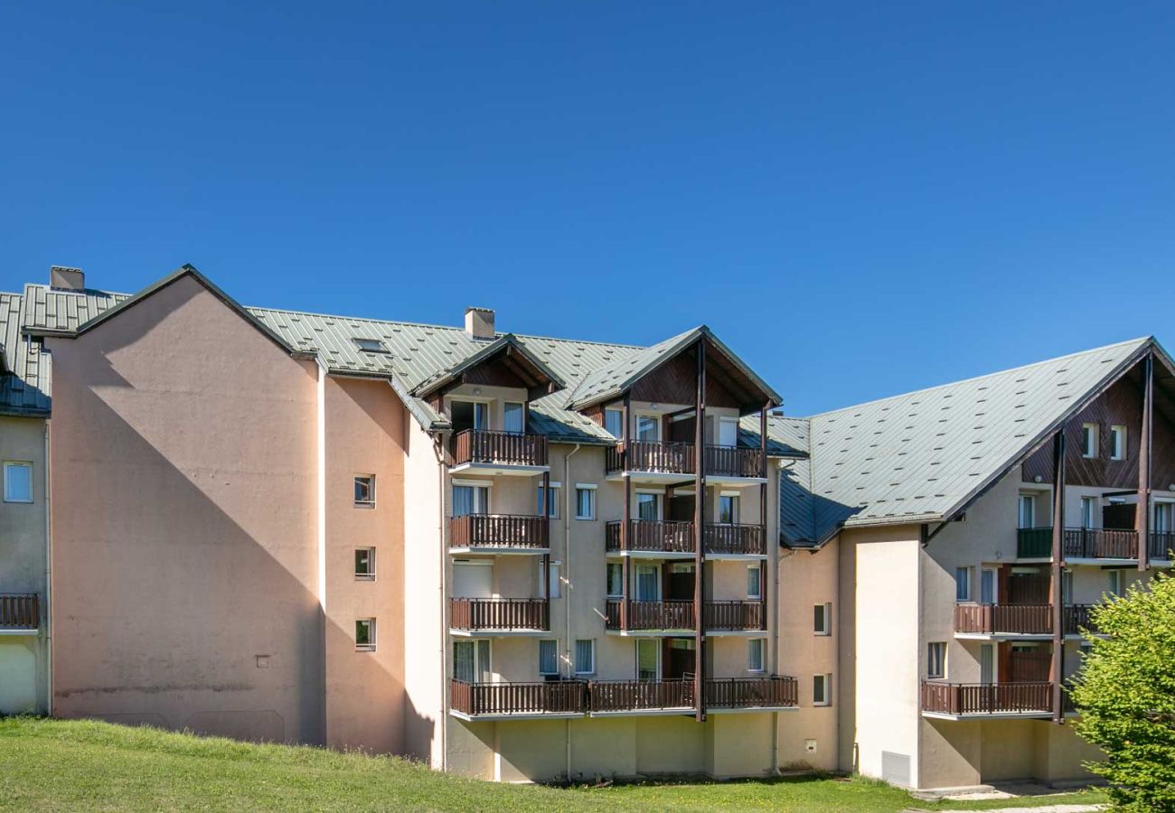 Studio in Villard-de-Lans - Studio cabin, sleeps 4, balcony