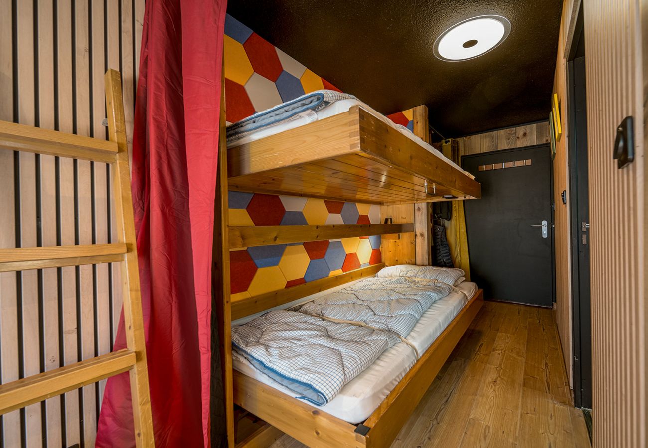 Studio in Allos - Beautifully renovated studio apartment, sleeps 4, mountain view
