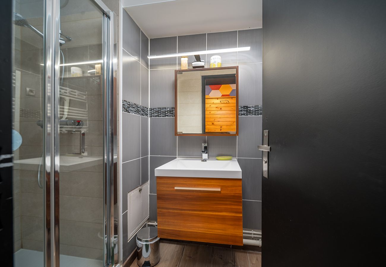 Studio in Allos - Beautifully renovated studio apartment, sleeps 4, mountain view