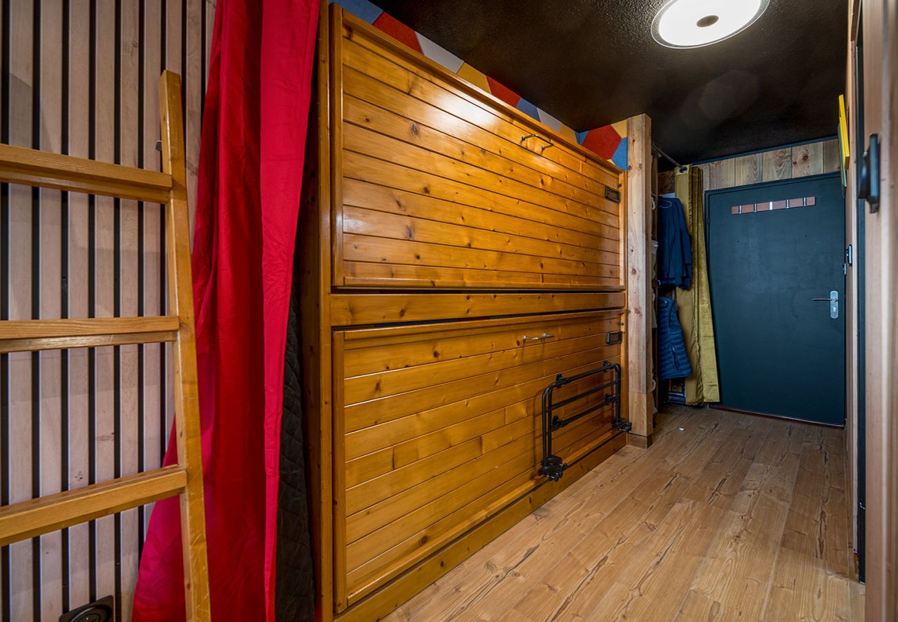 Studio in Allos - Beautifully renovated studio apartment, sleeps 4, mountain view