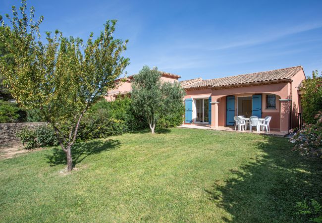 Villa in Homps - House with garden near lake for 6 people