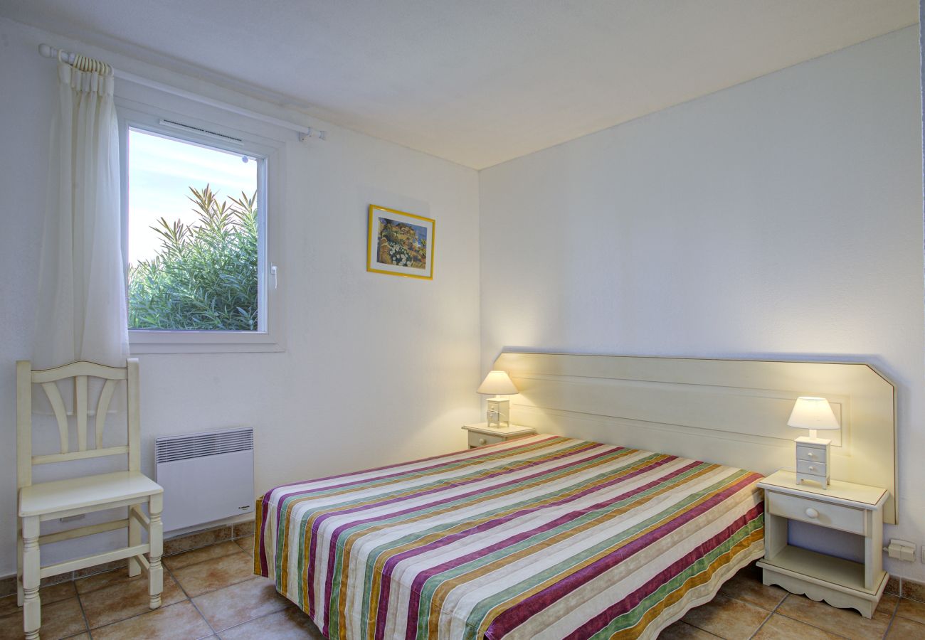 Villa in Homps - House with garden near lake for 6 people