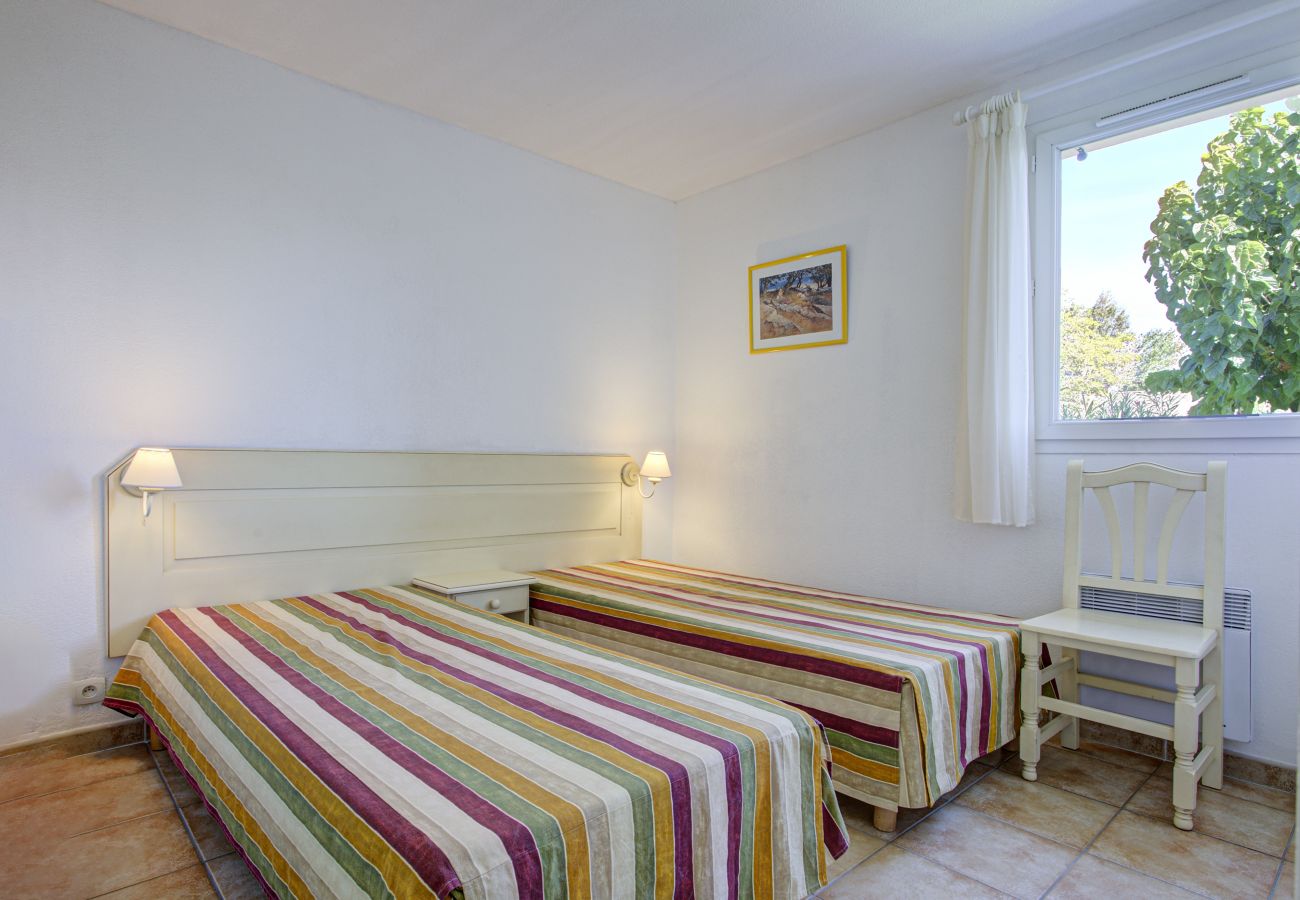 Villa in Homps - House with garden near lake for 6 people