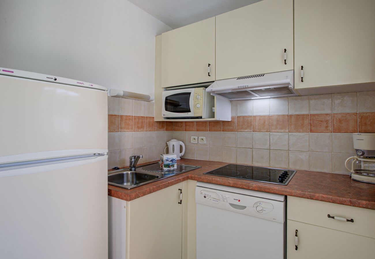 Villa in Homps - House with garden near lake for 6 people