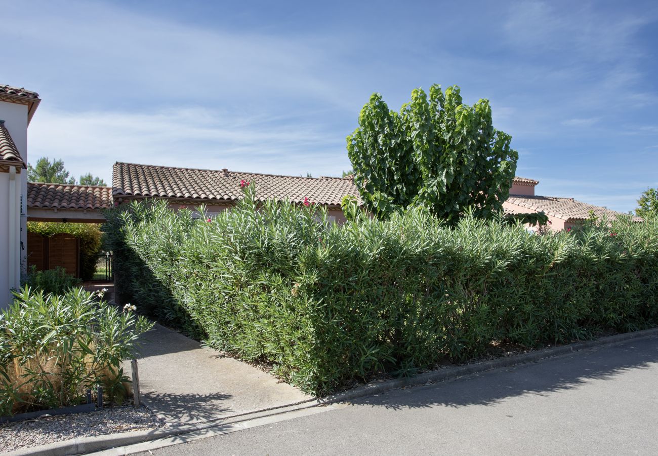 Villa in Homps - House with garden near lake for 6 people