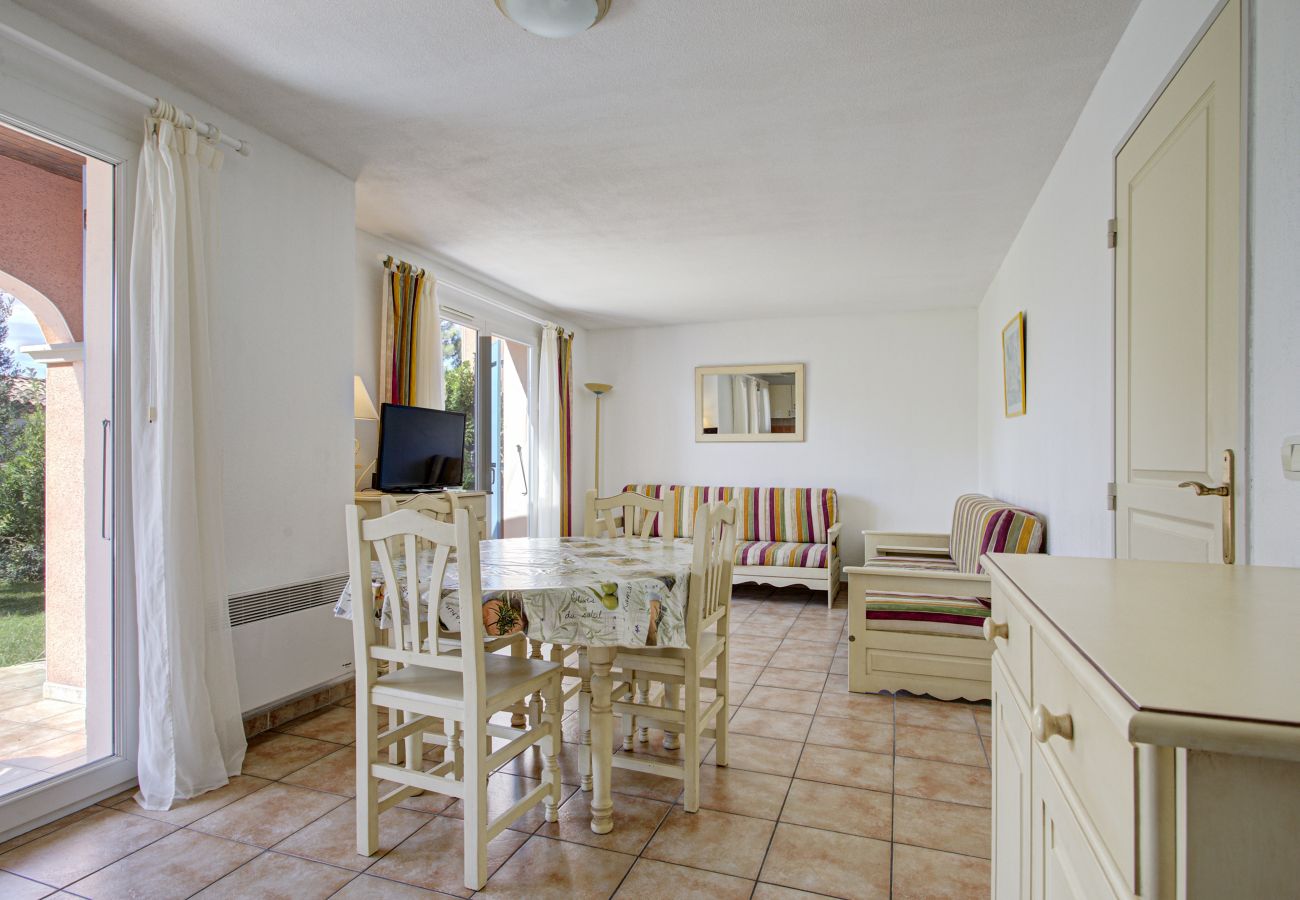 Villa in Homps - House with garden near lake for 6 people