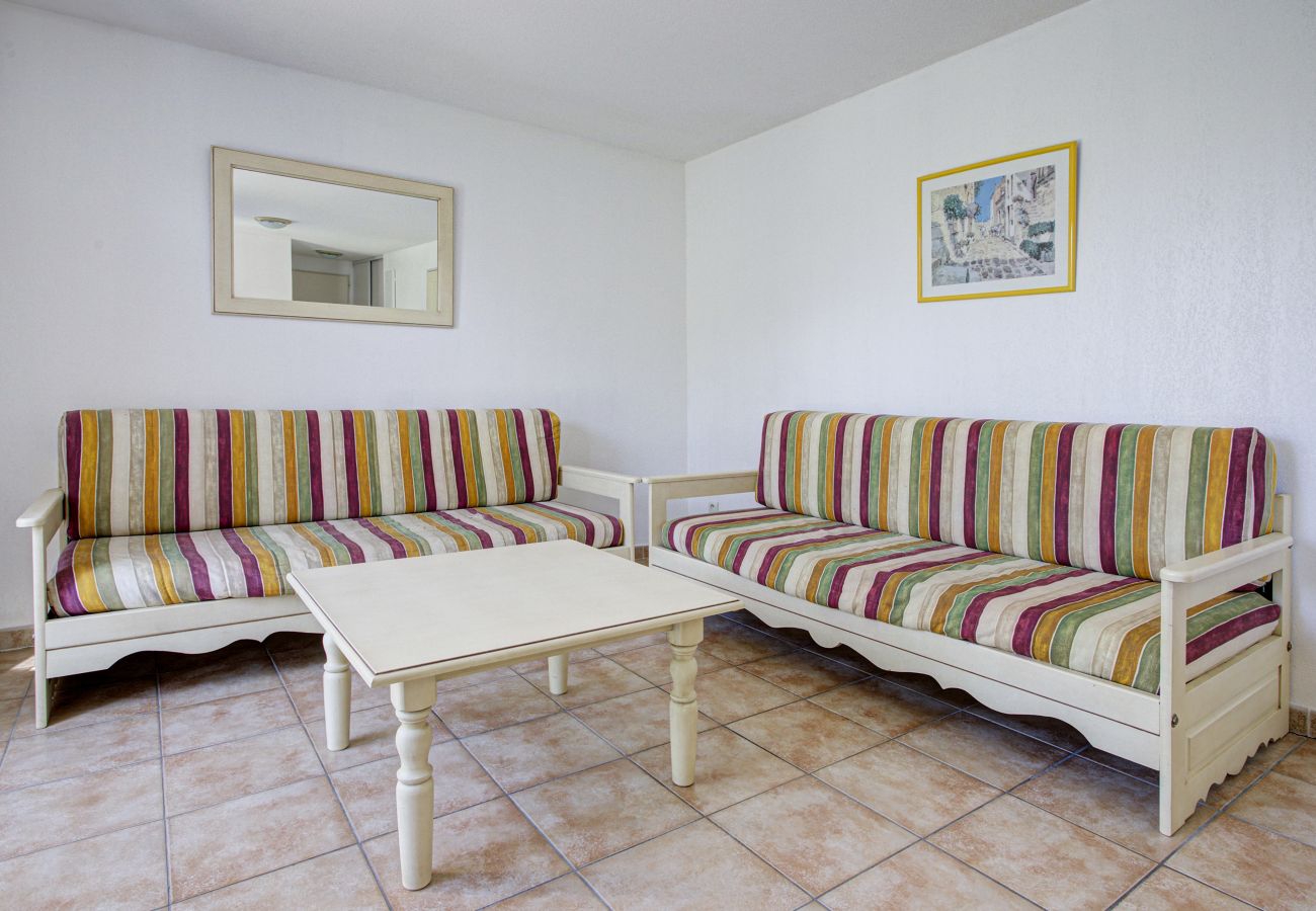 Villa in Homps - House with garden near lake for 6 people