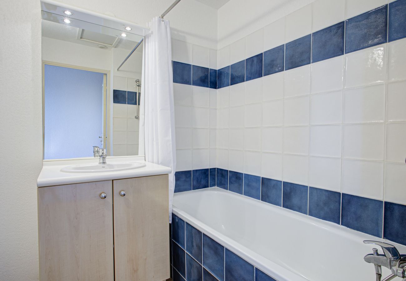 House in Homps - Villa 4 pers with garden in residence with swimming pool