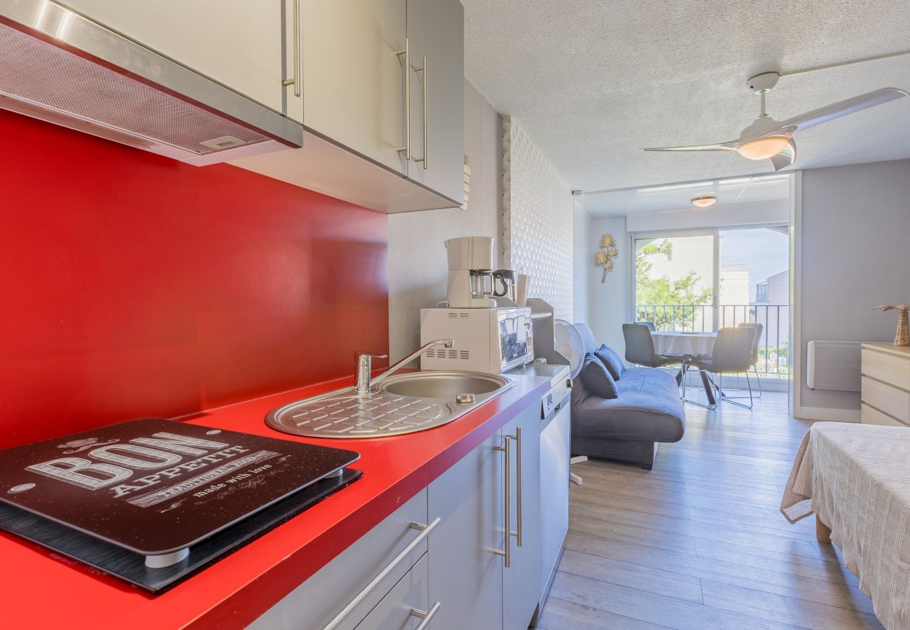 Studio in Agde - Small studio apartment, sleeps 4