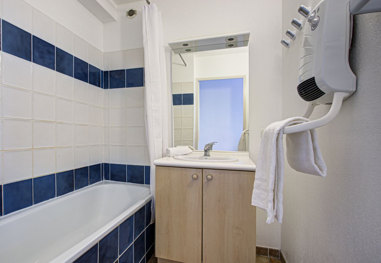 House in Homps - Villa 6 pers with garden in residence with swimming pool