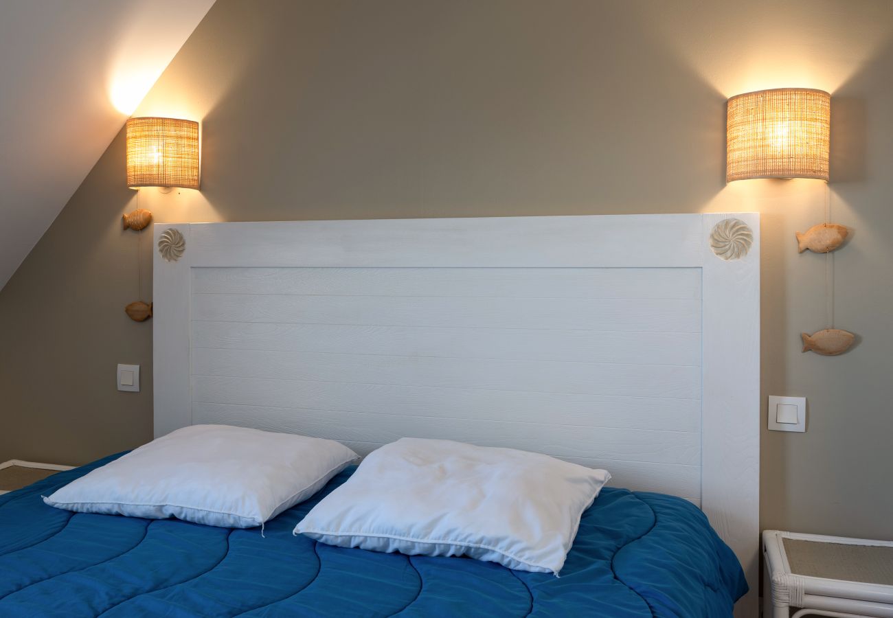 House in Saint-Nic - Charming house with outdoor space, sleeps 4, sea view