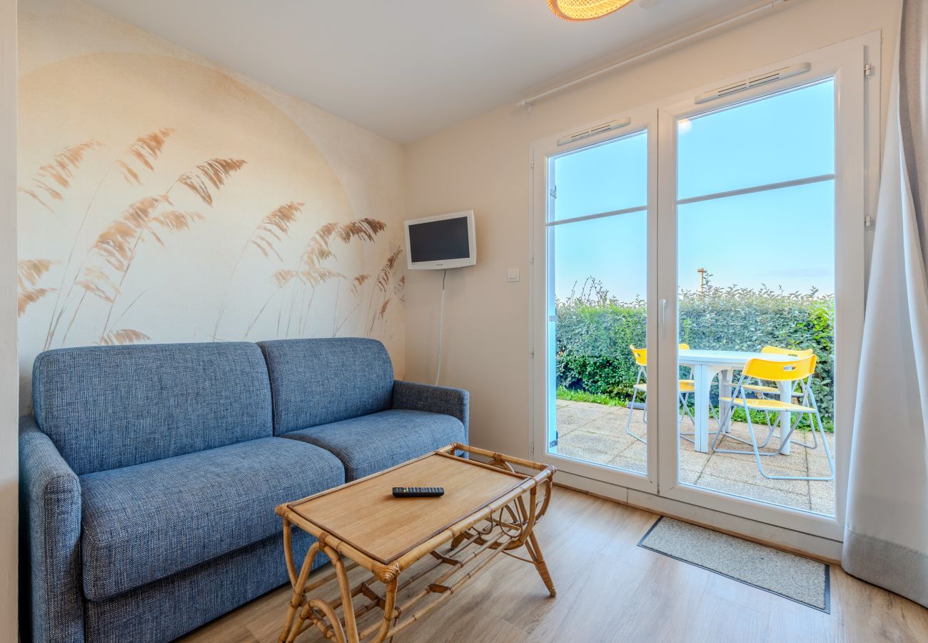 House in Saint-Nic - Charming house with outdoor space, sleeps 4, sea view