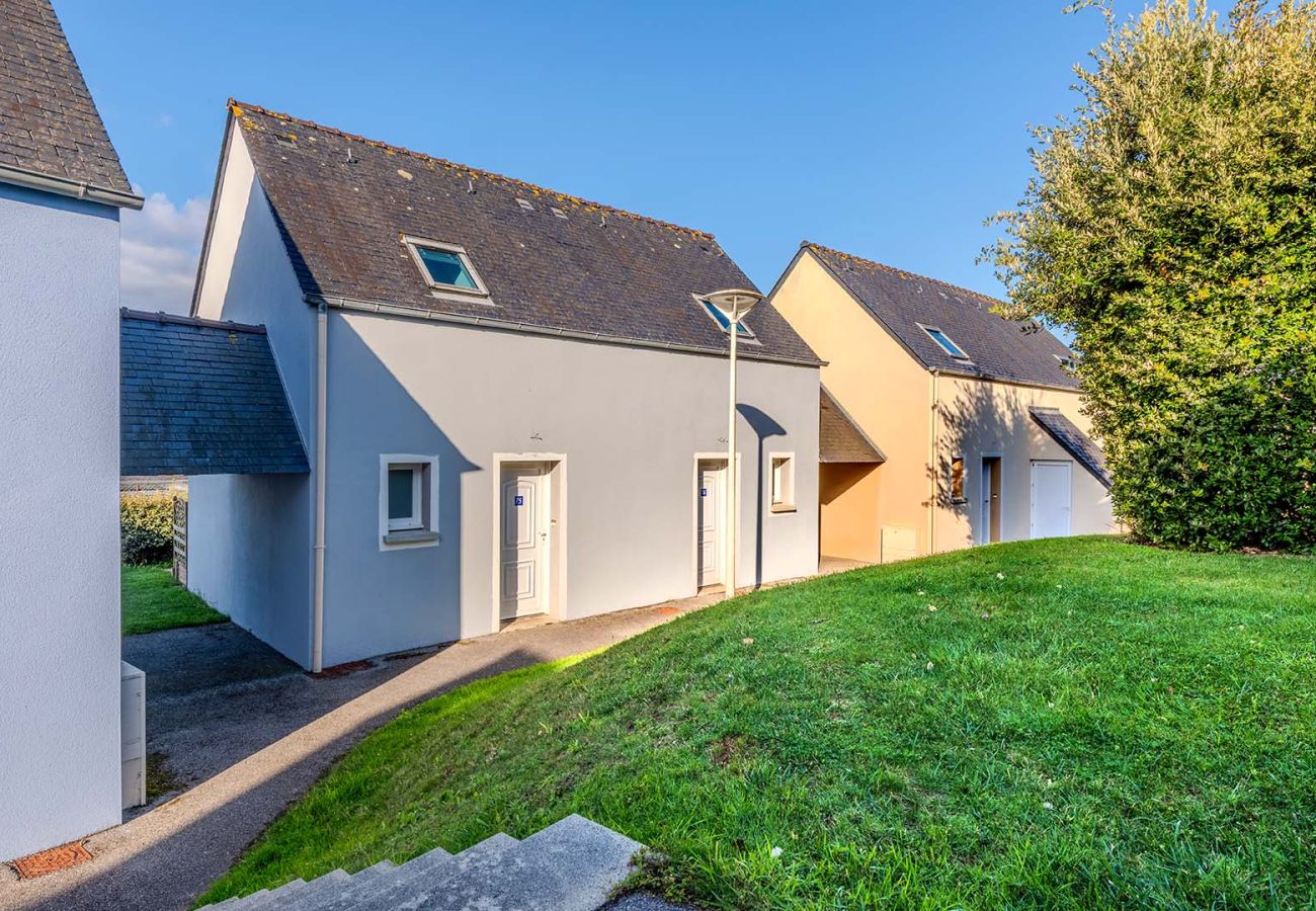 House in Saint-Nic - Cottage for 4 pers in a residence with pool