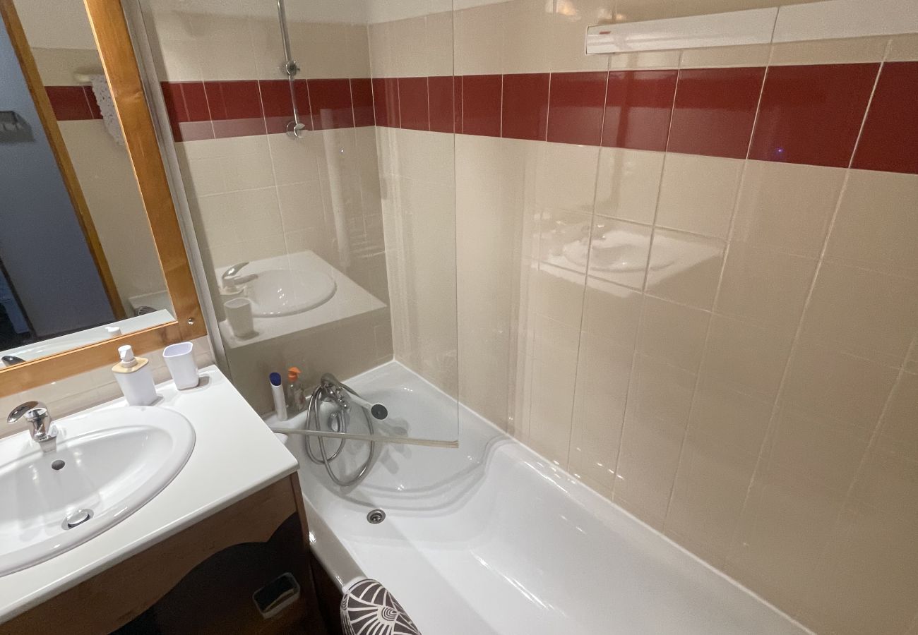 Apartment in Chamrousse - Nice Apt for 6 pers near the slopes