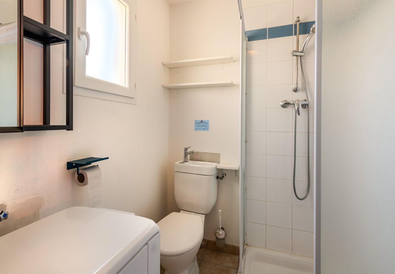 Apartment in Saint-Nic - House for 4 pers in residence with pool